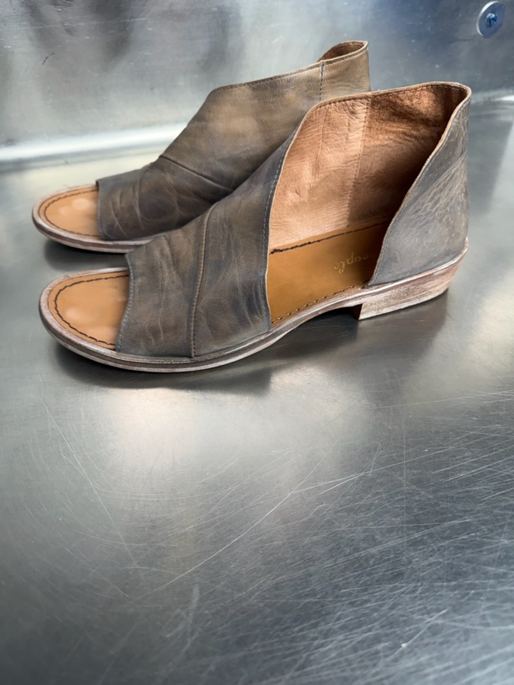 Free People Mont Blanc Asymmetrical Leather Flats Size 39 EU / 8.5 US - Picture 7 of 9